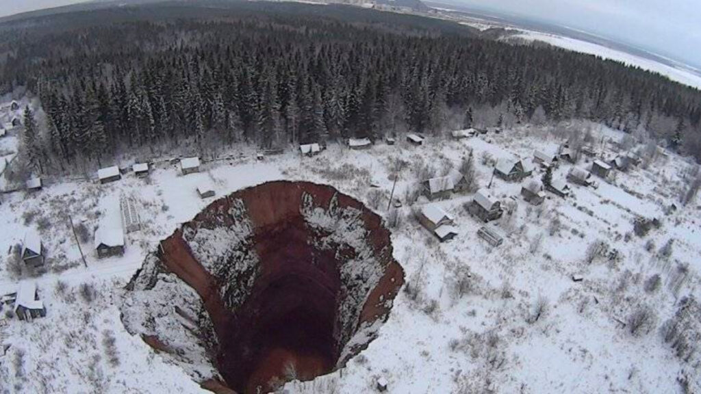ロシアのベレズニキ郊外で2014年に起きたシンクホール